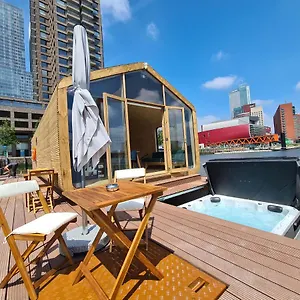 Wikkelboat Nr5 At Floating Rijnhaven Hébergement de vacances